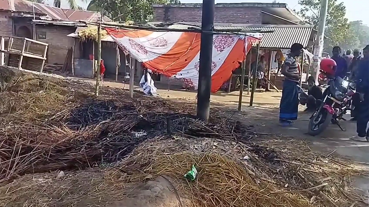 মেহেরপুরে নৌকার নির্বাচনী অফিস পুড়িয়েছে দুর্বৃত্তরা