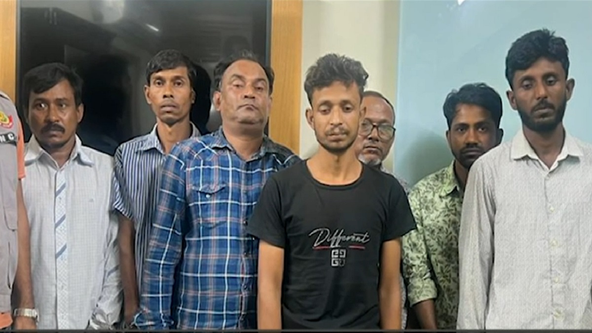 সালাম দিয়ে অস্ত্র ঠেকিয়ে ডাকাতি, ডিবির হাতে ধরা ‘সালাম পার্টি’র ৭ সদস্য