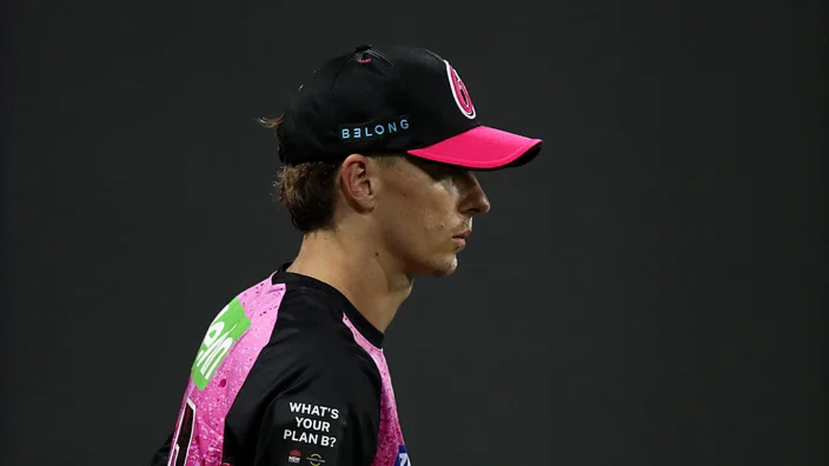 আম্পায়ারকে ‘ভয়’ দেখিয়ে ৪ ম্যাচ নিষিদ্ধ কারেন