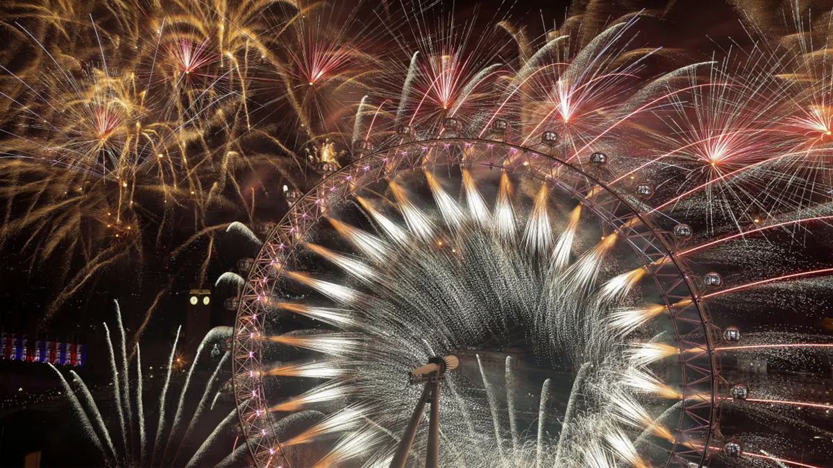 জমকালো আয়োজনে নতুন বছরকে বরণ বিশ্ববাসীর, ছবিতে এক নজরে