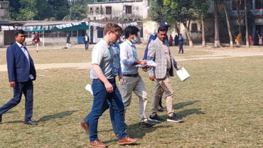 গাজীপুরে ভোটকেন্দ্র পরিদর্শনে বিদেশি প্রতিনিধিরা, জানালেন না পরিচয়