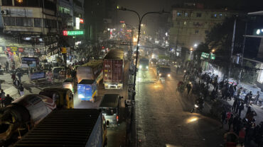 ২ দিন বাদে ভোট, রাস্তায় গণপরিবহনের সংকট