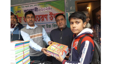 গোপালগঞ্জের স্কুলে-স্কুলে নতুন বই বিতরণ