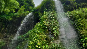 সুপ্তধারা ঝর্ণায় একদিন