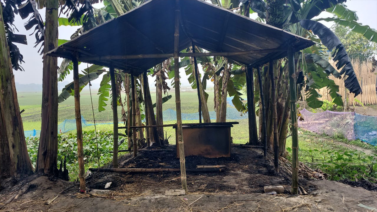 ভাঙ্গায় গভীর রাতে নৌকার নির্বাচনী ক্যাম্পে আগুন