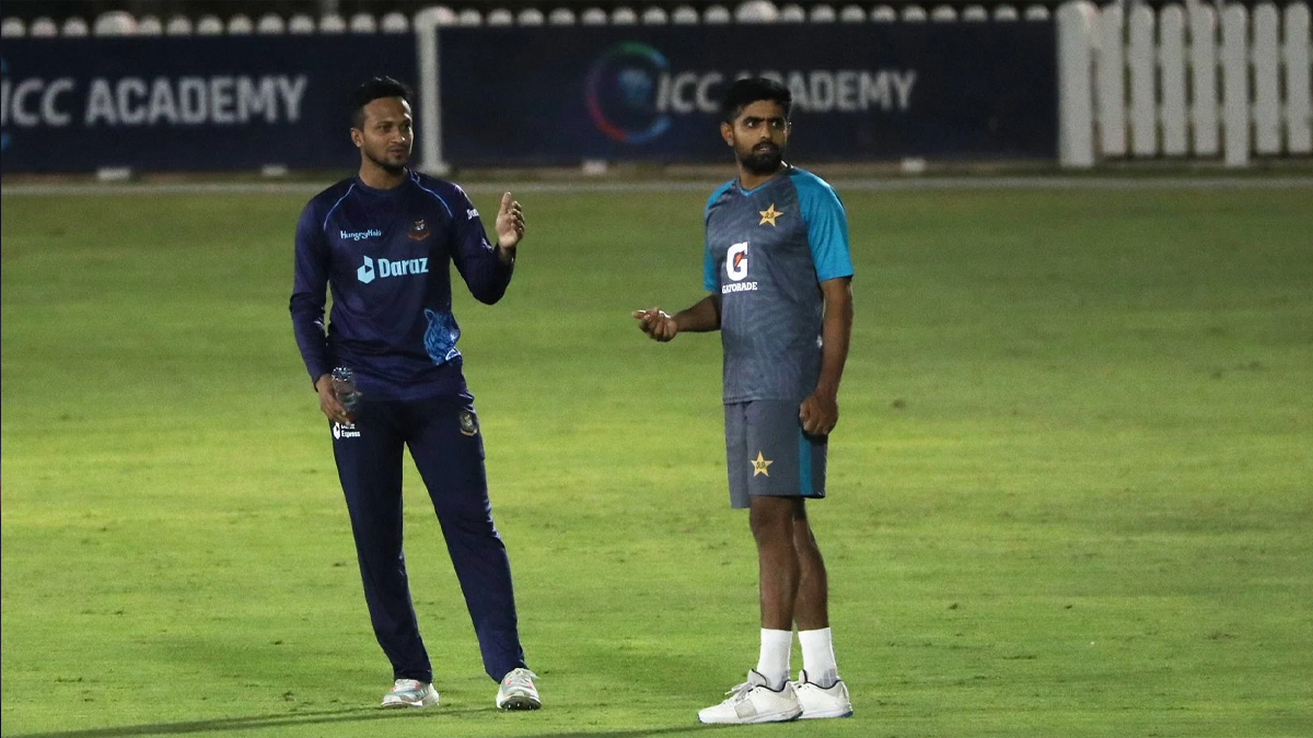 অভিজ্ঞ সাকিবের থেকে শিখছেন বাবর