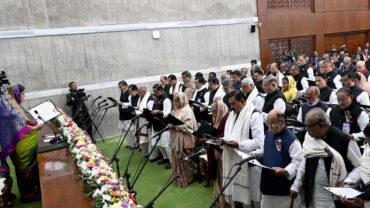 মন্ত্রিসভার শপথ আজ, বিরোধী দল নিয়ে এখনও ধোঁয়াশা