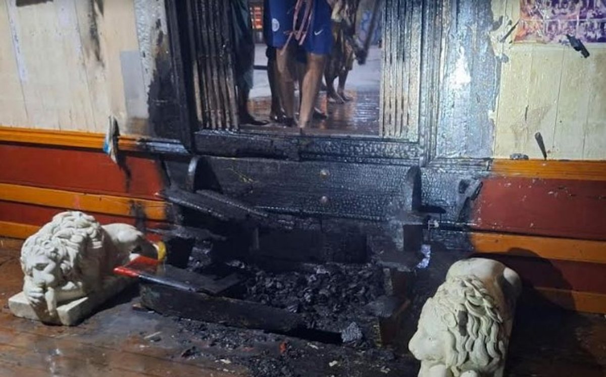 বৌদ্ধ বিহারের সিঁড়িতে আগুন, কী বলছে পুলিশ?
