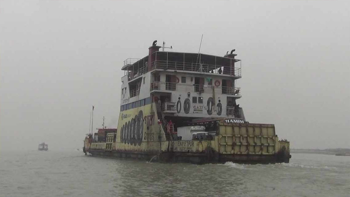 সাড়ে ৬ ঘণ্টা পর শরীয়তপুর-চাঁদপুর রুটে ফেরি চলাচল স্বাভাবিক