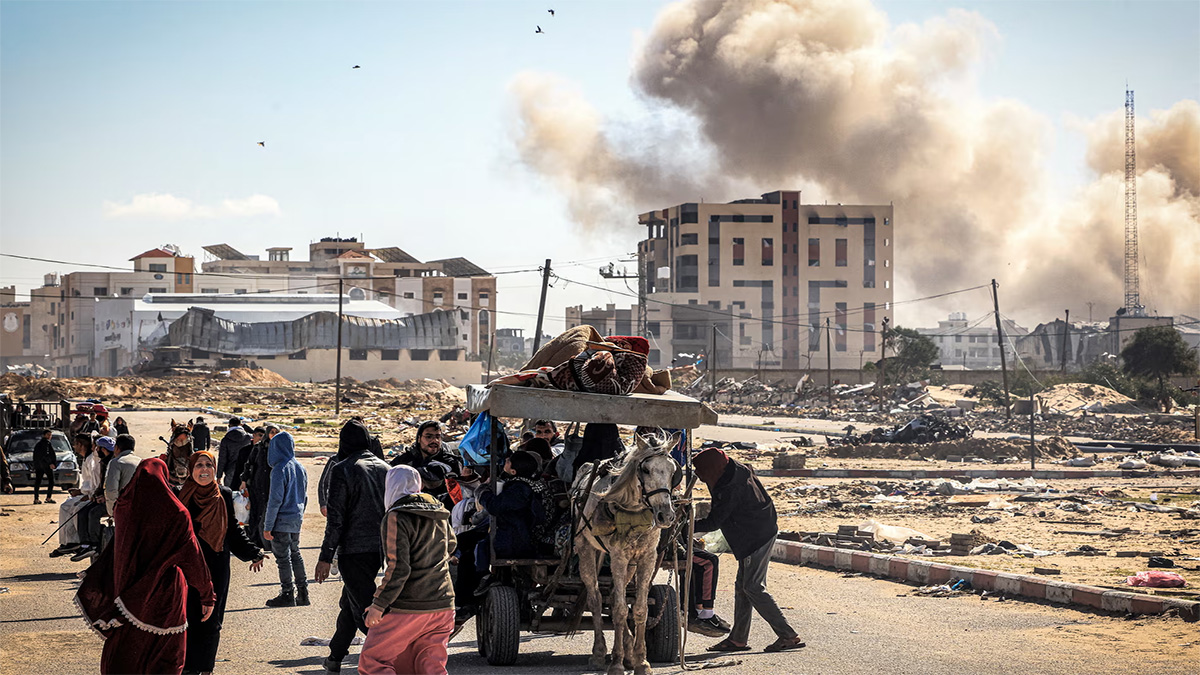 হাসপাতালে ঢুকে ইসরায়েলের তাণ্ডব, নিহত ১৬