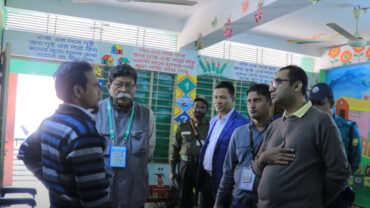 গাজীপুরে ভোটকেন্দ্র পরিদর্শন করলেন ভারতীয় প্রতিনিধি দল