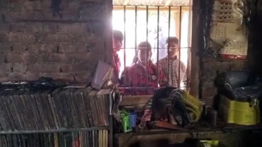 রাজশাহীতে দুটি ভোট কেন্দ্রে আগুন