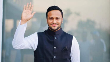 পুরো খুলনা জেলাকে প্রধানমন্ত্রীর হাতে তুলে দেয়ার আহ্বান সাকিবের