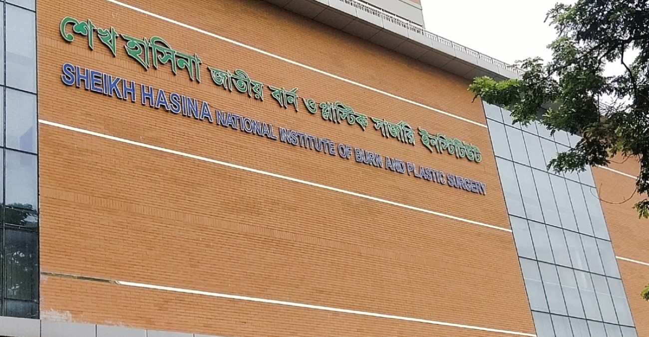 মধ্যরাতে বাসার ছাদে ফানুস উড়াতে গিয়ে দগ্ধ একই পরিবারের ৩ জন