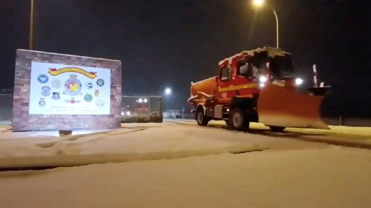 তীব্র তুষারঝড়ের কবলে স্পেনের হাইওয়েতে আটকা ৬শ’ গাড়ি