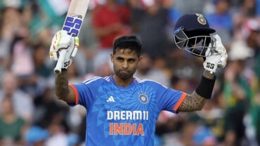 টানা দ্বিতীয়বারের মতো টি-টোয়েন্টির বর্ষসেরা সুরিয়া কুমার