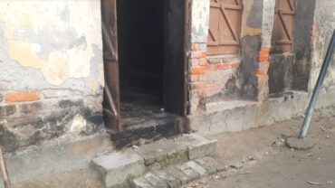 টাঙ্গাইলে ভোট কেন্দ্রের পরিত্যক্ত ভবনে অগ্নিসংযোগ