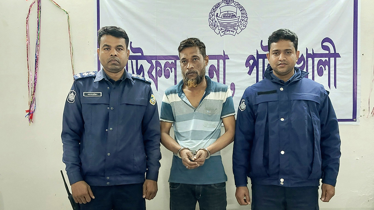 মাদক সেবনকালে কারবারী গ্রেফতার, ৬ মাসের কারাদণ্ড