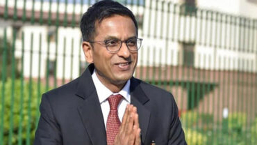 এজলাসে বসে বিচারকাজ পর্যবেক্ষণ করলেন ভারতের প্রধান বিচারপতি