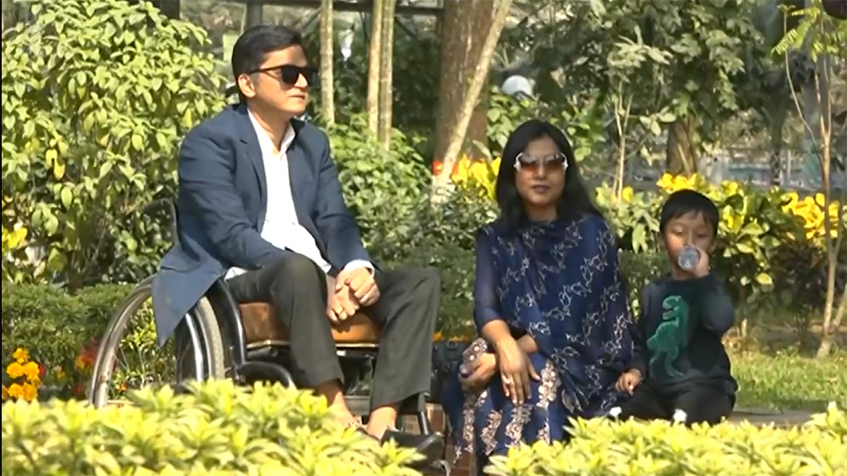 হুইল চেয়ারে সবুজ ভালোবাসার রঙ