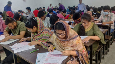 মেডিকেল ভর্তি পরীক্ষা শুরু: সরকারিতে প্রতি আসনে লড়ছেন ১৯ জন