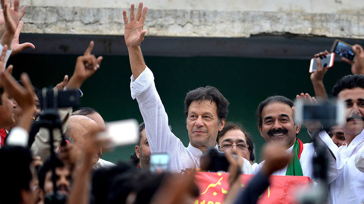 পাকিস্তানে ভোট: ব্যবধান বাড়াচ্ছে ইমরান খান সমর্থিত প্রার্থীরা