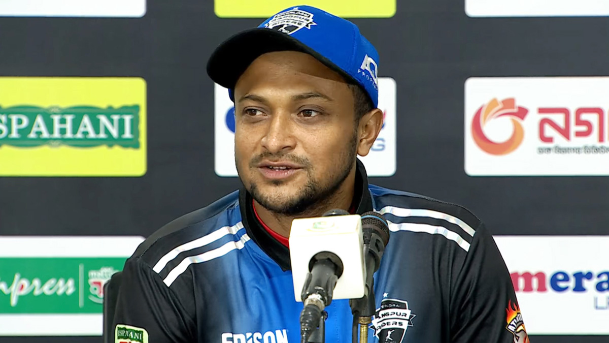 চশমা পরে যা দেখা যায়, তার থেকে ভালো দেখি: সাকিব