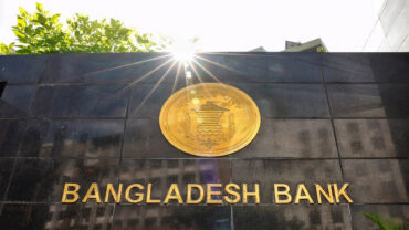 পোশাক শ্রমিকদের বেতন-ভাতা দেয়ার সুবিধার্থে তফসিলি ব্যাংক খোলা রাখার নির্দেশ