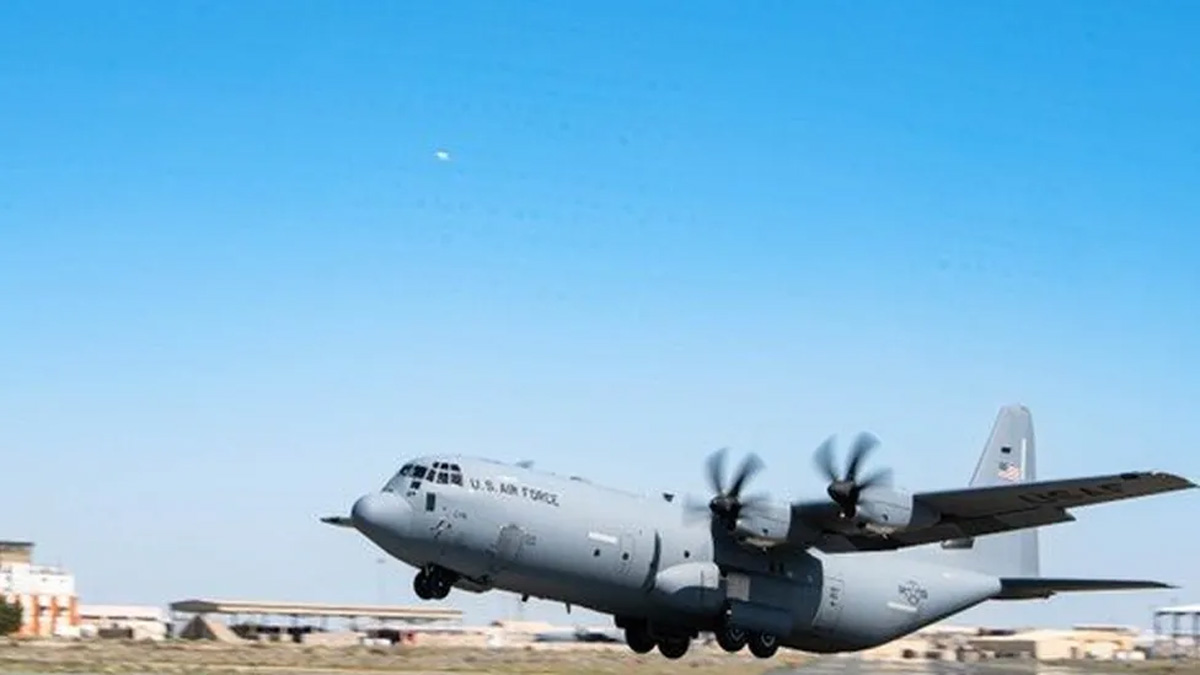 বিমানে করে গাজায় খাবার পাঠিয়েছে যুক্তরাষ্ট্র