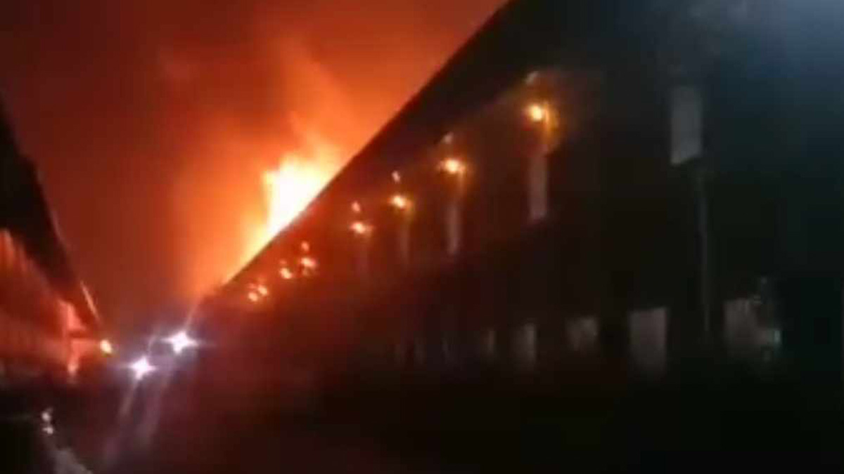 শ্রীপুরে পোশাক কারখানার আগুন নিয়ন্ত্রণে