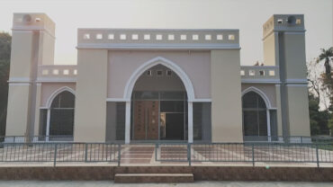 নজরকাড়া স্থাপত্যশৈলীতে যশোরের জঙ্গলবাঁধাল জামে মসজিদ