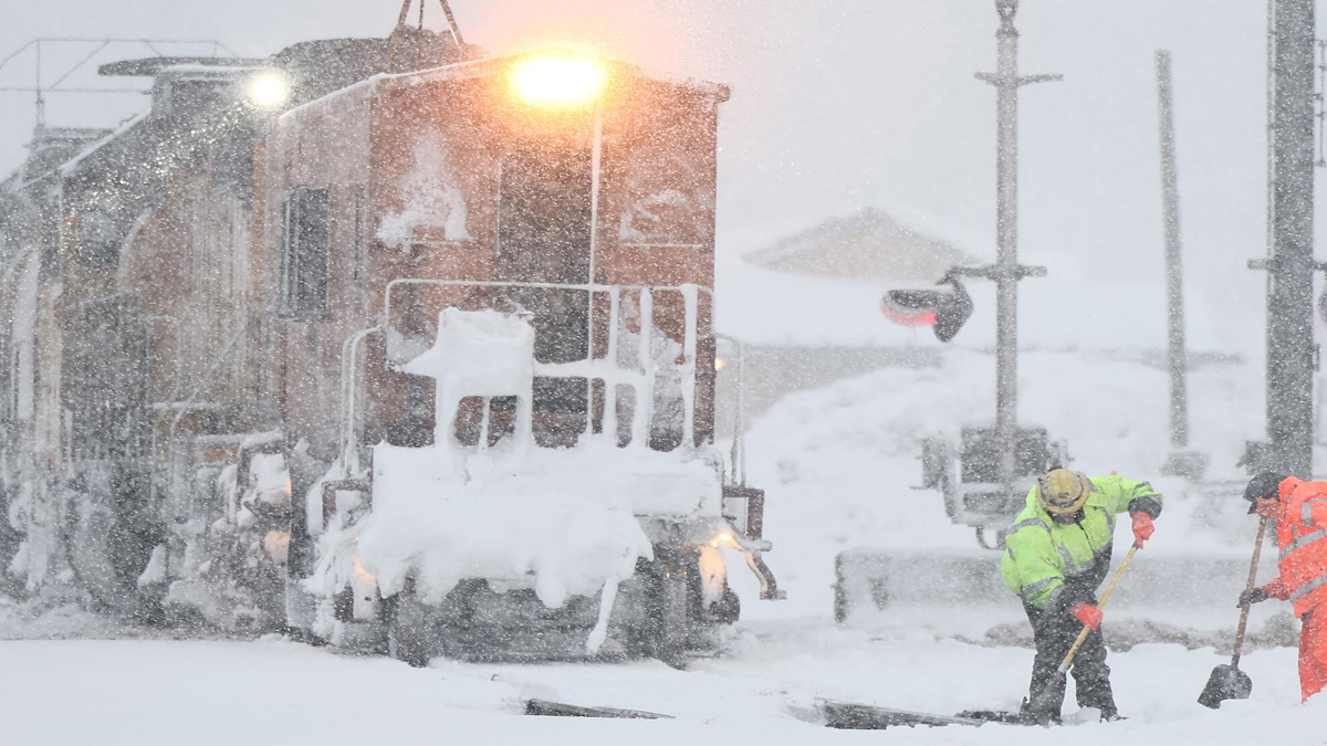 দানবীয় তুষারঝড়ের কবলে ক্যালিফোর্নিয়া