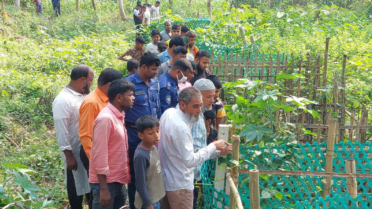 মানিকগঞ্জে কবরস্থান থেকে এক সাথে ১৮টি কঙ্কাল চুরি
