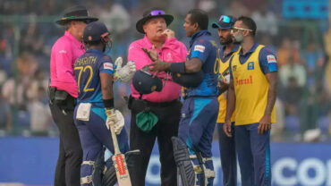 বিশ্বকাপে থাকছে ‘স্টপ ক্লক’ আইন, ভাঙলে ৫ রান জরিমানা