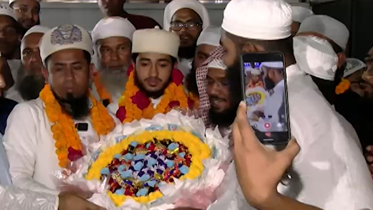 সেনেগালের দরিদ্রদের পাশে বিশ্বজয়ী হাফেজ রায়হান, দেশে ফিরে সংবর্ধিত