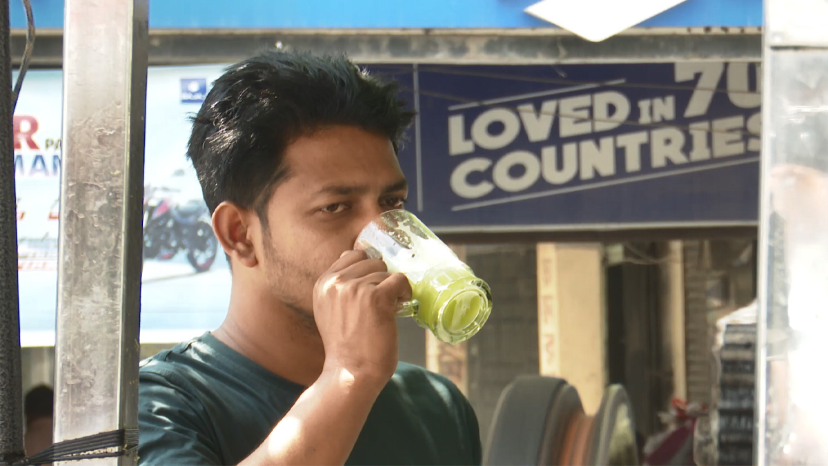 কষ্ট কমছে না খুলনা ও রাজশাহীর মানুষের