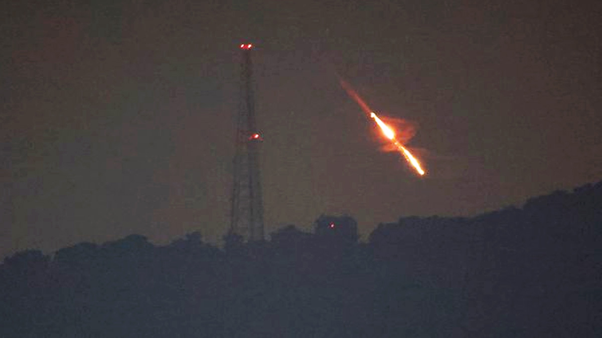 ইসরায়েলকে লক্ষ্য করে ড্রোন ও মিসাইল হামলা চালিয়েছে ইরান