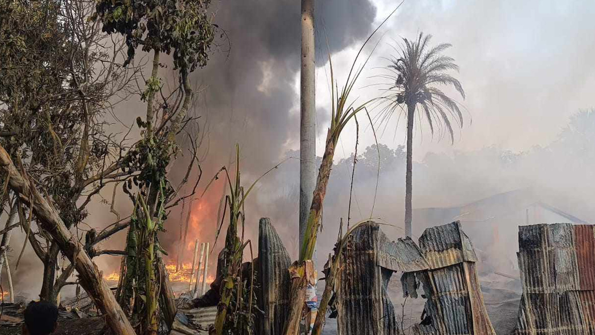 রাজশাহীতে প্লাস্টিকের ক্যারেট গোডাউনের আগুন নিয়ন্ত্রণে