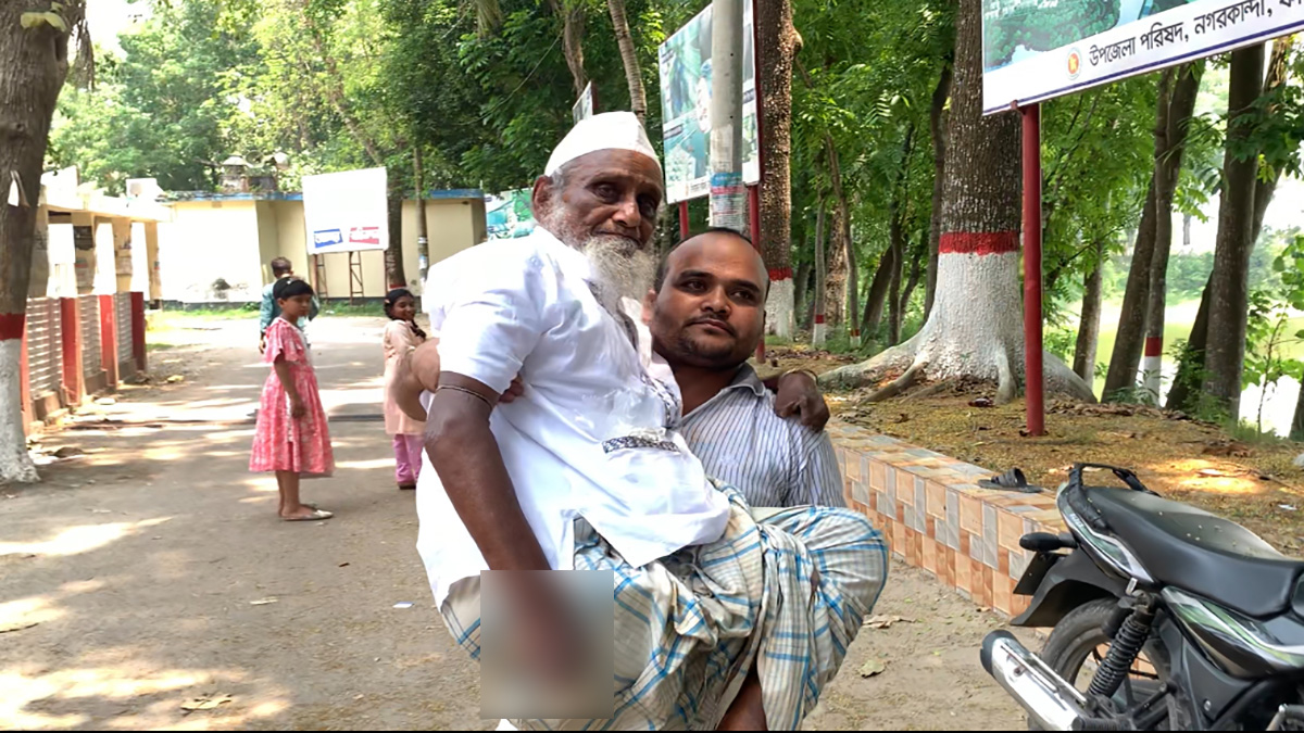 জীবিত থেকেও জাতীয় পরিচয়পত্রে মৃত প্রতিবন্ধী রোস্তম আলী