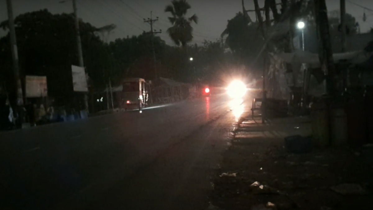 দিনের বেলা ‘রাতের আধারে’ বাগেরহাট