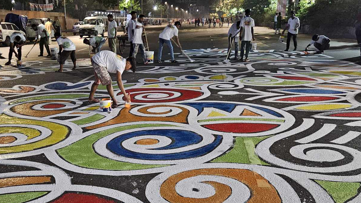 বর্ষবরণে মানিক মিয়া এভিনিউ সাজছে আলপনায়