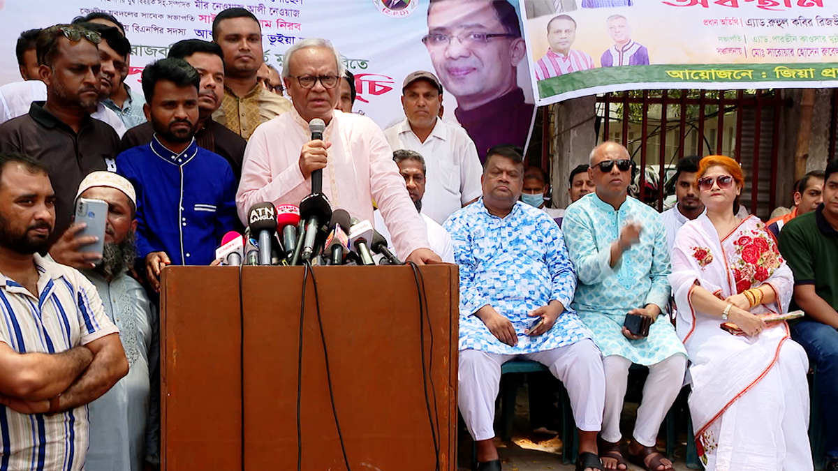 চটের ব্যাগ নিয়ে প্রধানমন্ত্রীকে বাজারে যেতে বললেন রিজভী