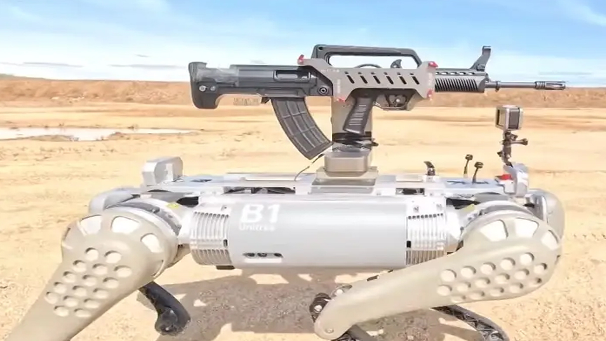 রোবট কুকুরের পিঠে রাইফেল, সামরিক মহড়া চীনের