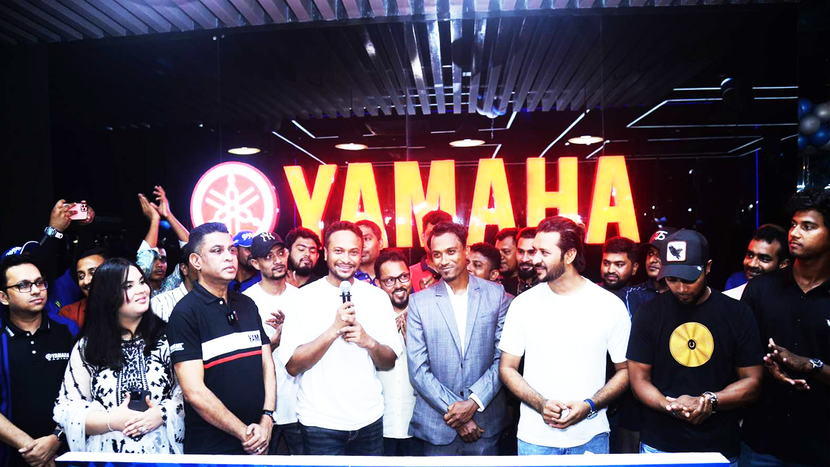 রুবেলের শো রুম উদ্বোধন করলেন সাকিব