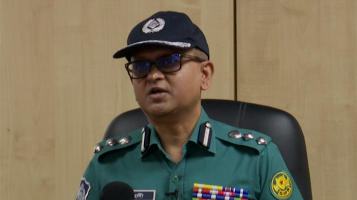 যানবাহনে স্টিকারের অবৈধ ব্যবহার বন্ধে অভিযান অব্যাহত রাখবে পুলিশ