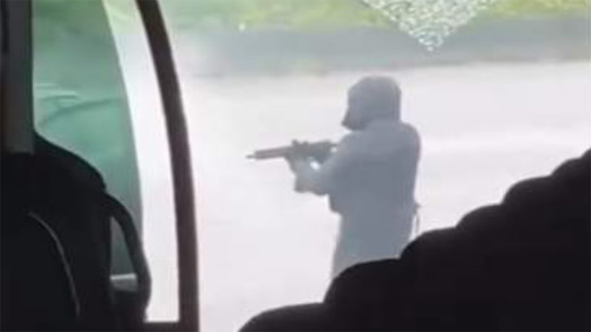 ফ্রান্সে প্রিজন ভ্যানে হামলা চালিয়ে বন্দিকে ‘ছিনতাই’, নিহত ২