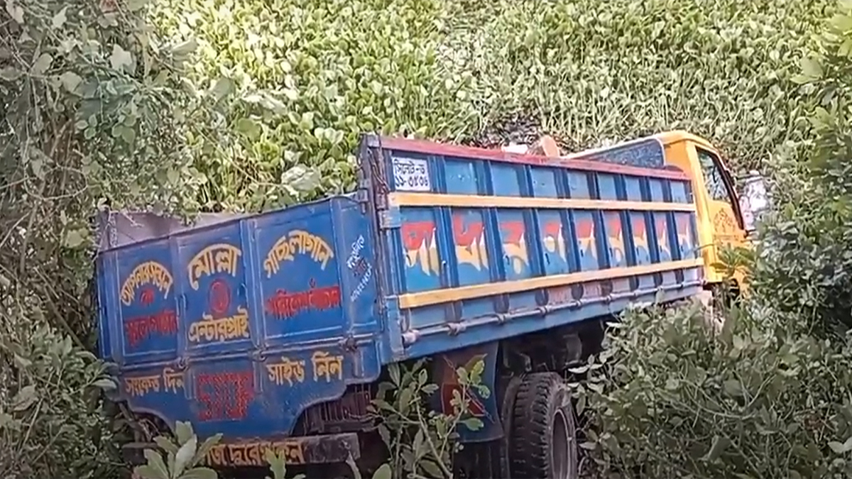 মাদারীপুরে ট্রাক-ইজিবাইকের মুখোমুখি সংঘর্ষে দুইজন নিহত