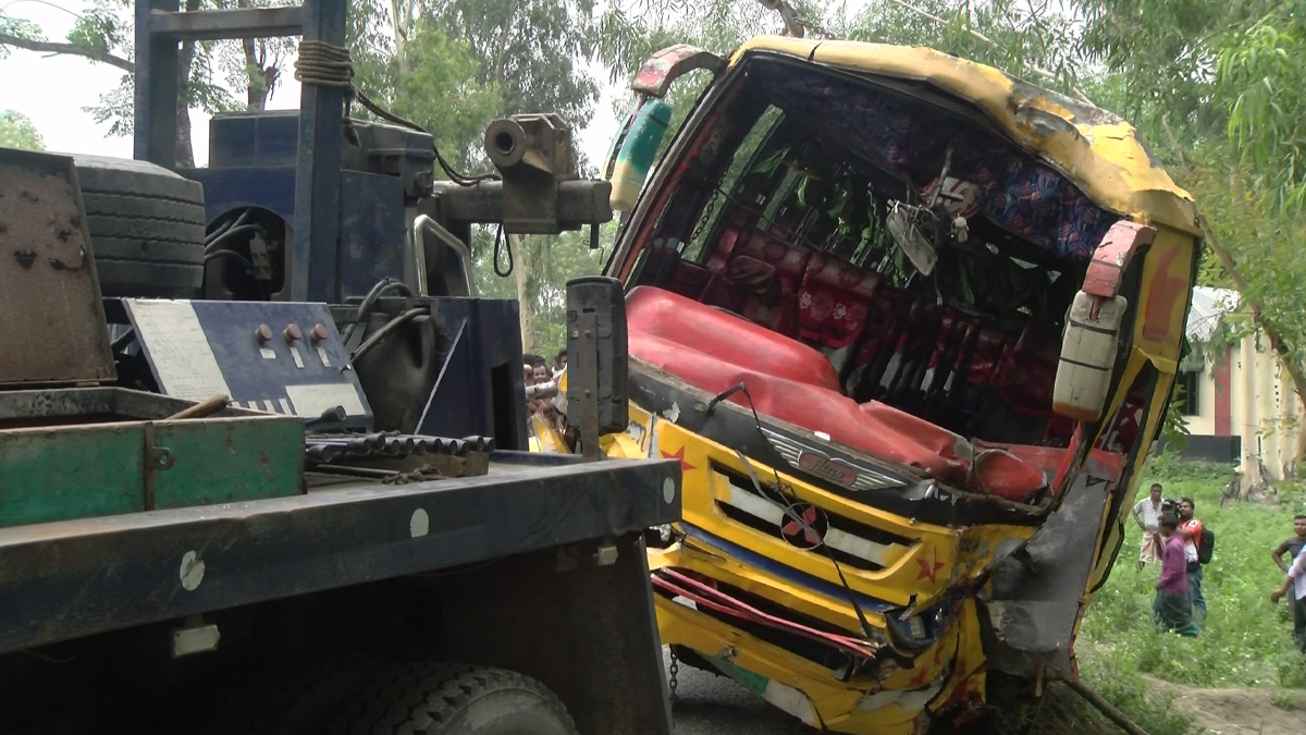 রংপুরে বাস-সিএনজি সংঘর্ষে কলেজ শিক্ষকসহ ৩ জন নিহত, আহত ৯
