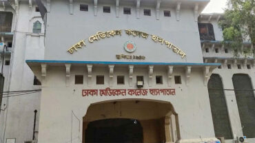 অরিয়েন্টেশন বয়কট: ঢামেকের ৮২ ব্যাচের শিক্ষার্থীদের অভিভাবকসহ তলব