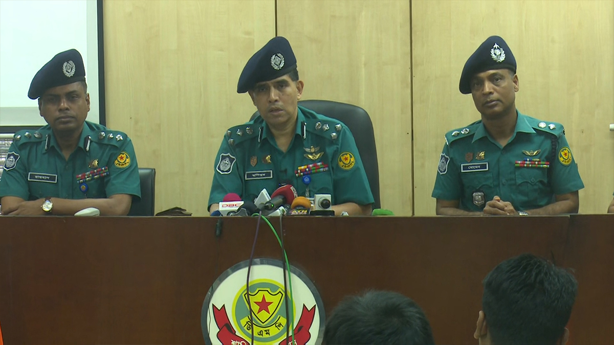 ঈদযাত্রায় যানবাহন ও যাত্রী ভোগান্তি এড়াতে যেসব নির্দেশনা দিলো ডিএমপি